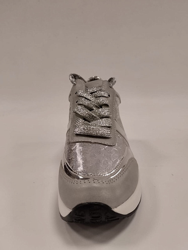 Кроссовки жен. Adiboaz