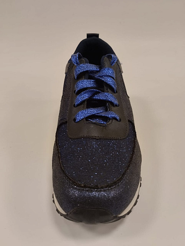 Кроссовки жен. Adiboaz