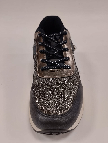 Кроссовки жен. Adiboaz